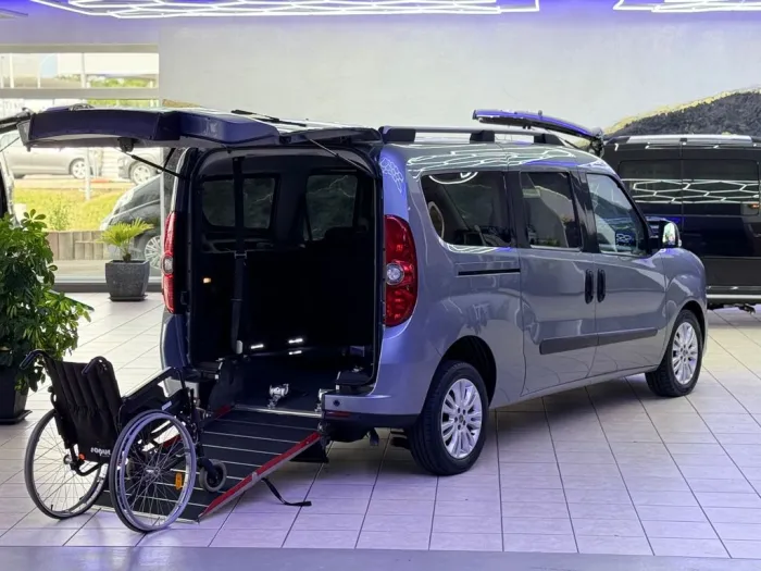 Fiat Doblo  Lounge Behindertengerecht-Rampe