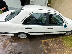 Mercedes-Benz C180 (W202)  TÜV bis 2027