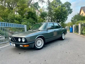 BMW E28 528i