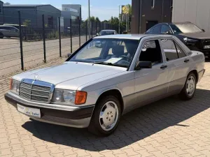 Mercedes-Benz 190 E 1.8 mit Radio CD-Servolenkung-Alu 15 Zoll-