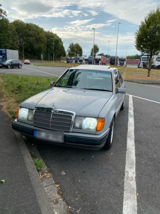 Mercedes-Benz Mercedes Benz 230 E Oldtimer mit( H ) rzul...