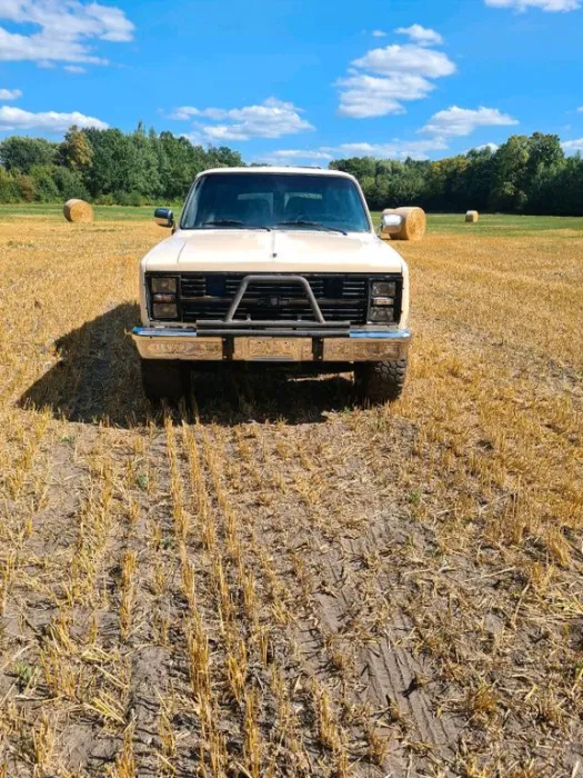 Chevrolet Suburban Squarebody