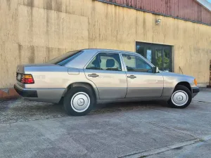 Mercedes-Benz Mercedes 230e W124