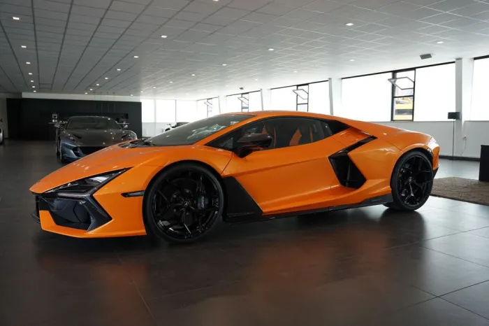Lamborghini Revuelto