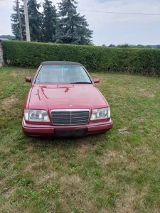 Mercedes-Benz Mercedes Cabrio A124 E220 , almandinrot, i...
