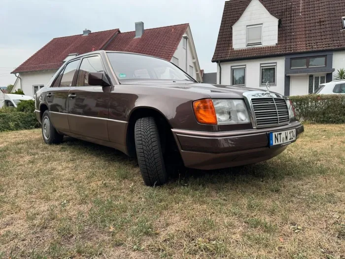 Mercedes-Benz Mercedes w124 220E