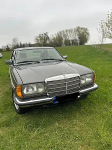 Mercedes-Benz 230