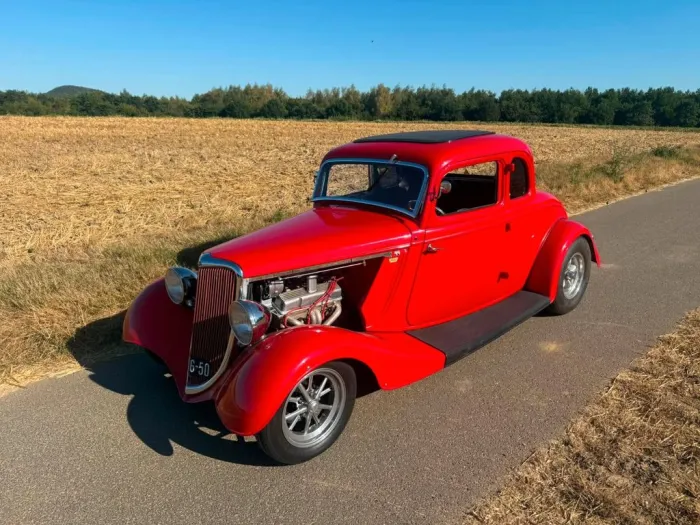 Ford 1934 Model 40 5 window coupe