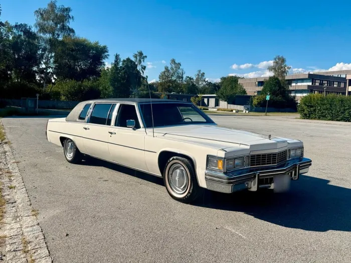 Other Cadillac Fleetwood 75 Series Pullman 1036 ...