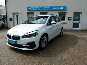 BMW 225 xeLuxury Line*1.Hand*Navi*LED*SHZ*PDC*