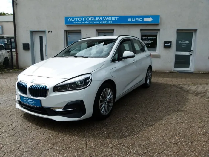 BMW 225 xeLuxury Line*1.Hand*Navi*LED*SHZ*PDC*