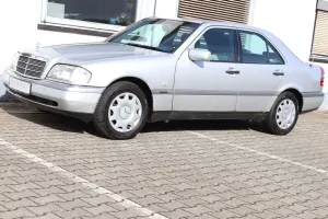 Mercedes-Benz C 180 Elegance *2-HAND / Oldtimer / Rentnerwagen