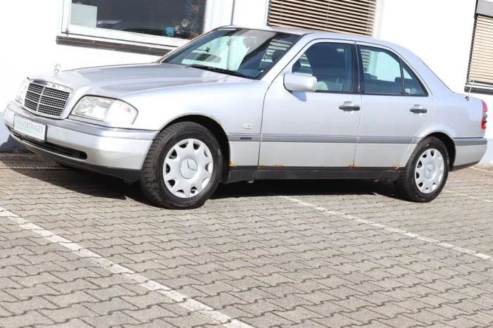 Mercedes-Benz C 180 Elegance *2-HAND / Oldtimer / Rentnerwagen