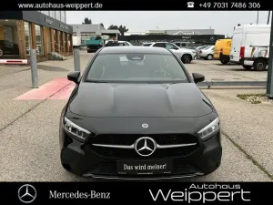 Mercedes-Benz A200 Kompakt DIST STHZ LED AHK KAM PROGRESSIVE