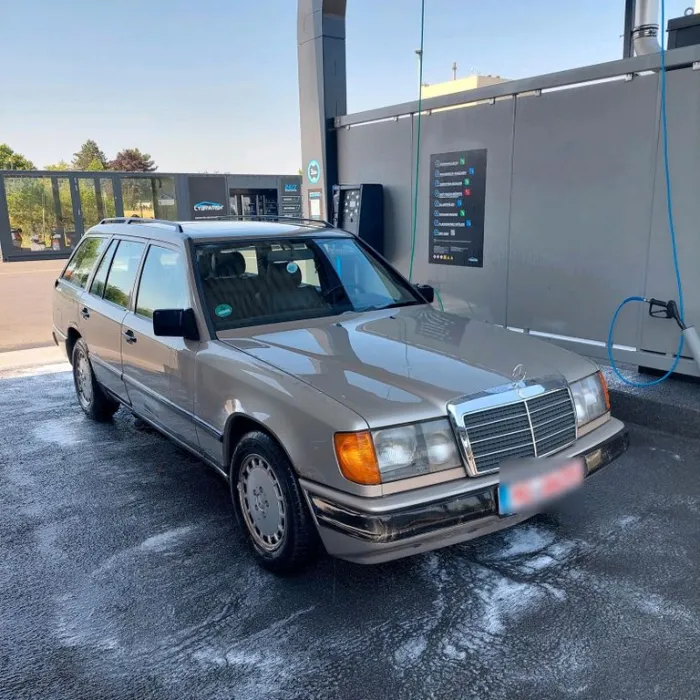 Mercedes-Benz S124 Mercedes 230TE aus 1988