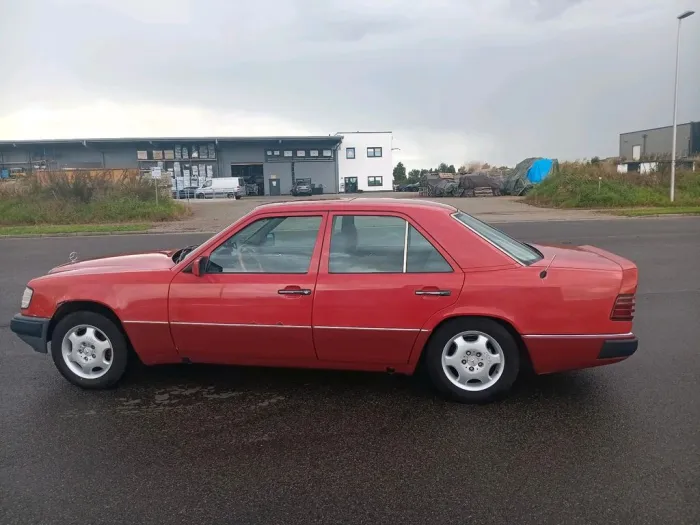 Mercedes-Benz MB 124, 200E LPG.