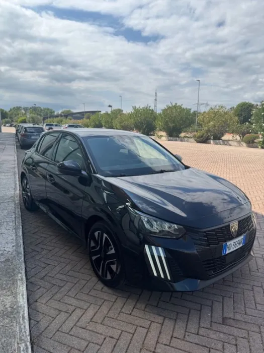 Peugeot NOLEGGIO GIORNALIERO Peugeot 208 Hybrid 2026