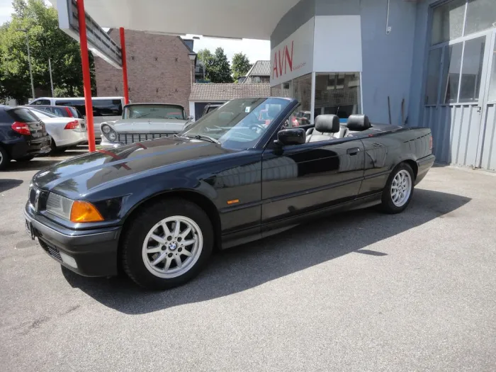 BMW 318i Exclusiv Edition Klimatr.Leder SHZ PDC