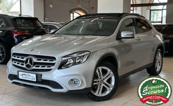 Mercedes-Benz MERCEDES - BENZ GLA 180 d AUTO *TETTO*NEOPATENTA
