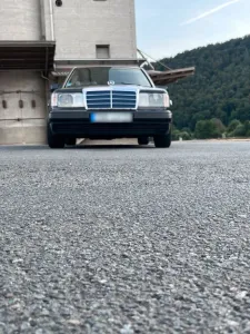 Mercedes-Benz Mercedes Benz W124 E200