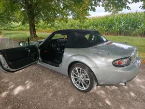Mazda zu Verkaufen sehr sehr gut erhaltener Mazd...