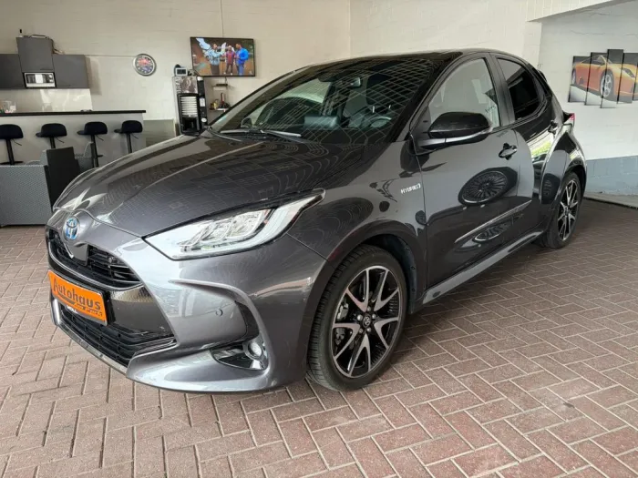 Toyota Yaris Hybrid Style/Selection mit 17.607 KM + TOP