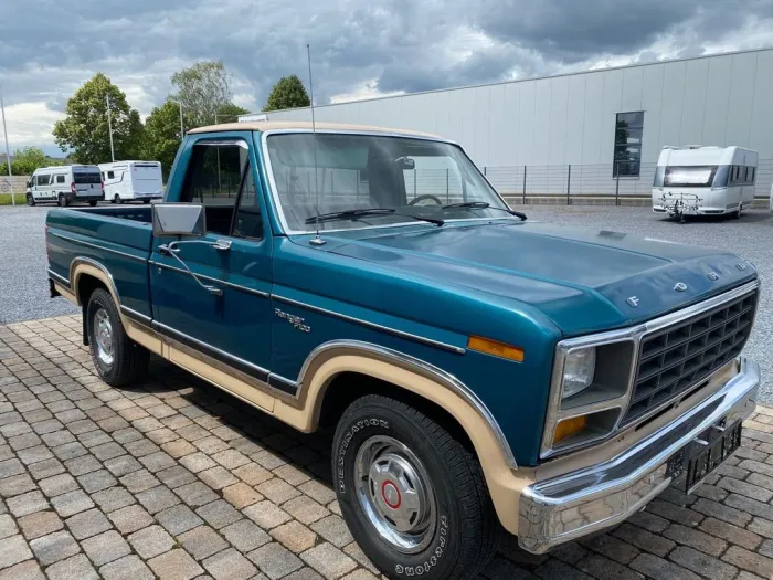 Ford F100 Pickup mit Short Bed