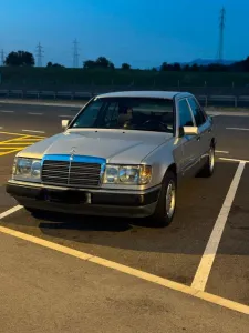 Mercedes-Benz Mercedes E200