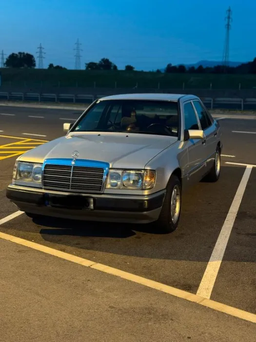 Mercedes-Benz Mercedes E200