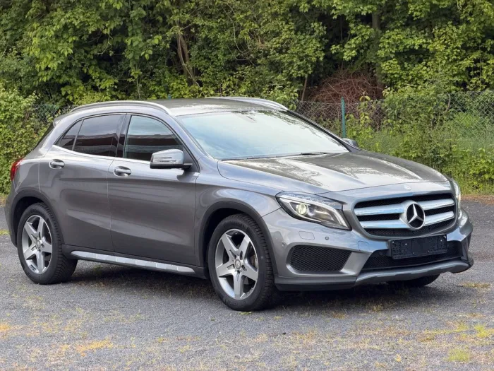 Mercedes-Benz GLA 200-NUR 93 TKM-AMG-AHK-Kamera