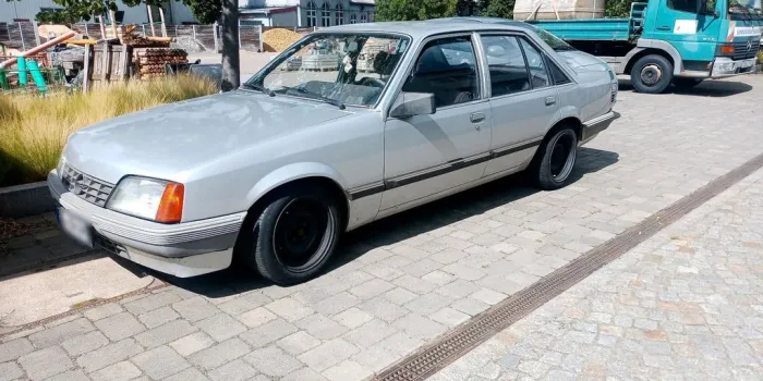 Opel Rekord E2 2.0 CIH