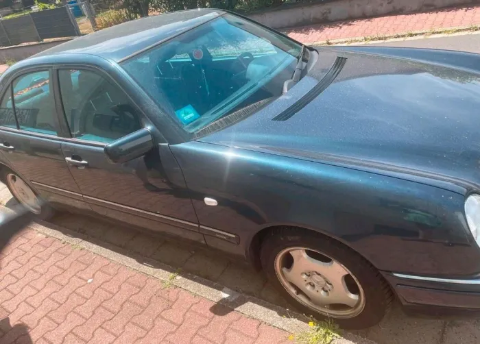 Mercedes-Benz mercedes benz w210 e320