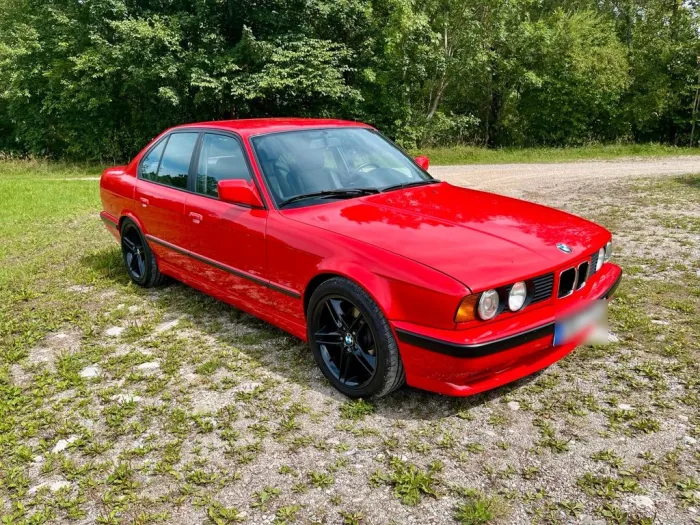 BMW 525 iA Brillant Rot