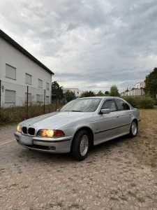BMW E39 523i