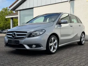 Mercedes-Benz B200 CDI Aut. -1.Hand-S.Heft-Pano-Abstand-Navi-