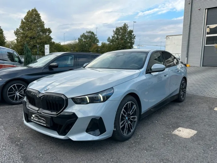 BMW 520d M Sport PRO PANO ICONIC 360 HUD H&K KEY