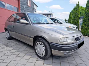 Opel Von Oma: Opel Astra F 1.6 GL *1.Hand+Autom...