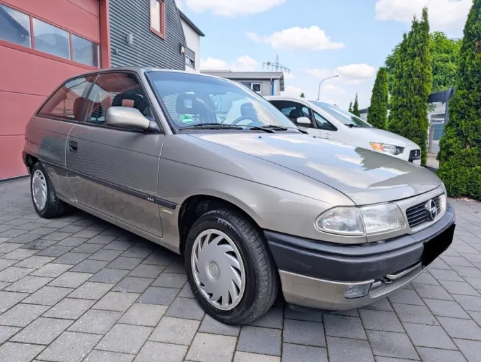 Opel Von Oma: Opel Astra F 1.6 GL *1.Hand+Autom...