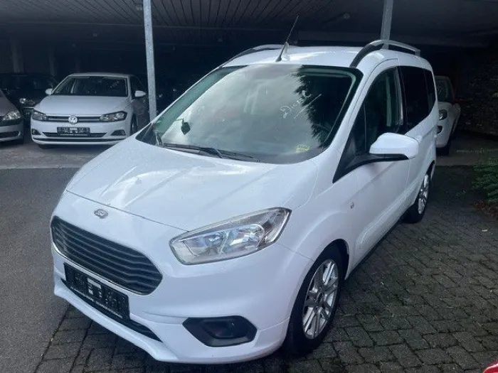 Ford Tourneo Courier 1.5 TDCi 74kW Titanium *RFK*AHK*