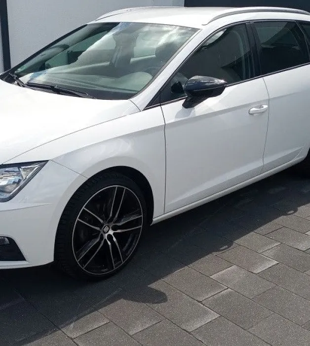 Seat Leon ST 1.6 TDI Facelift 19 Zoll AHK Navi