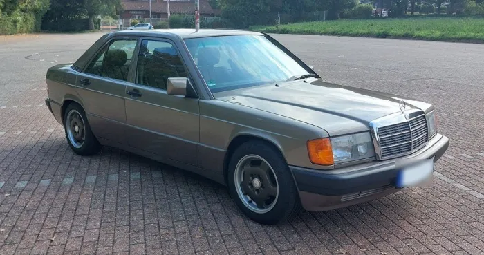 Mercedes-Benz 190E 2.0L H Kennzeichen Oldtimer Garage