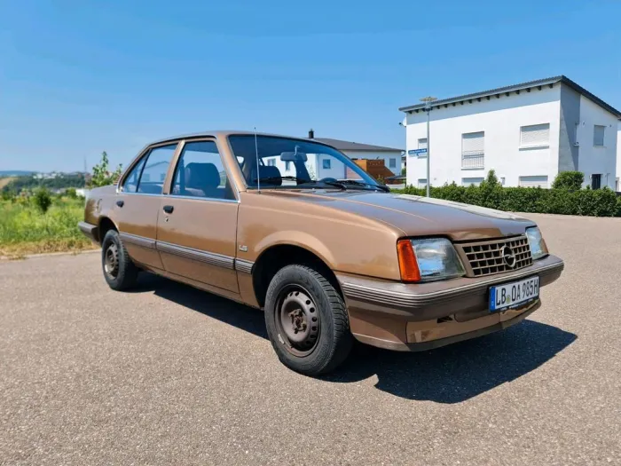 Opel Ascona C 1.3 Automatik - H-Kennz. - 5...