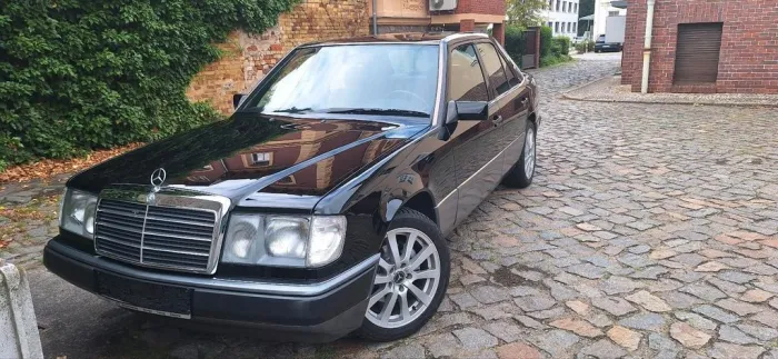 Mercedes-Benz Oldtimer xxx Mercedes W124 xxx E 230