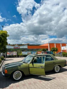 Mercedes-Benz Mercedes W123 230E - Automatik - Grün-Grün