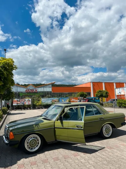 Mercedes-Benz Mercedes W123 230E - Automatik - Grün-Grün