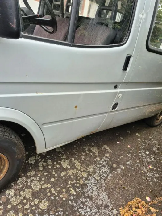 Ford Biete hier ein Ford Transit Bus an