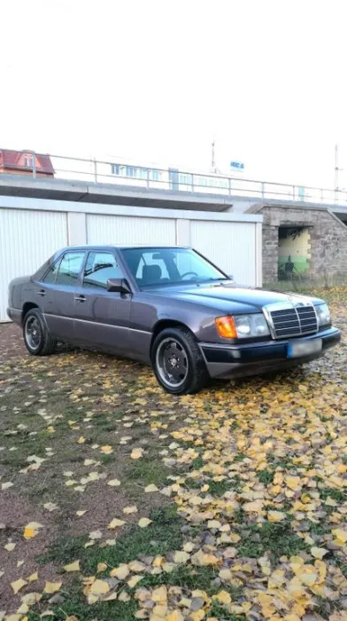 Mercedes-Benz Mercedes W124 220E Saisonfahrzeug 4/10