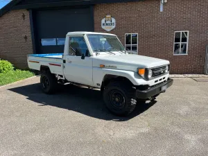 Toyota 3x Toyota Land Cruiser HZJ75 in Stock