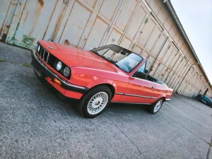 BMW E30 320i Cabrio VFL  Brillantrot Scheu...
