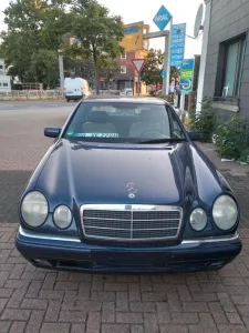 Mercedes-Benz Mercedes E200 136PS H-Kennzeichen, anerkan...